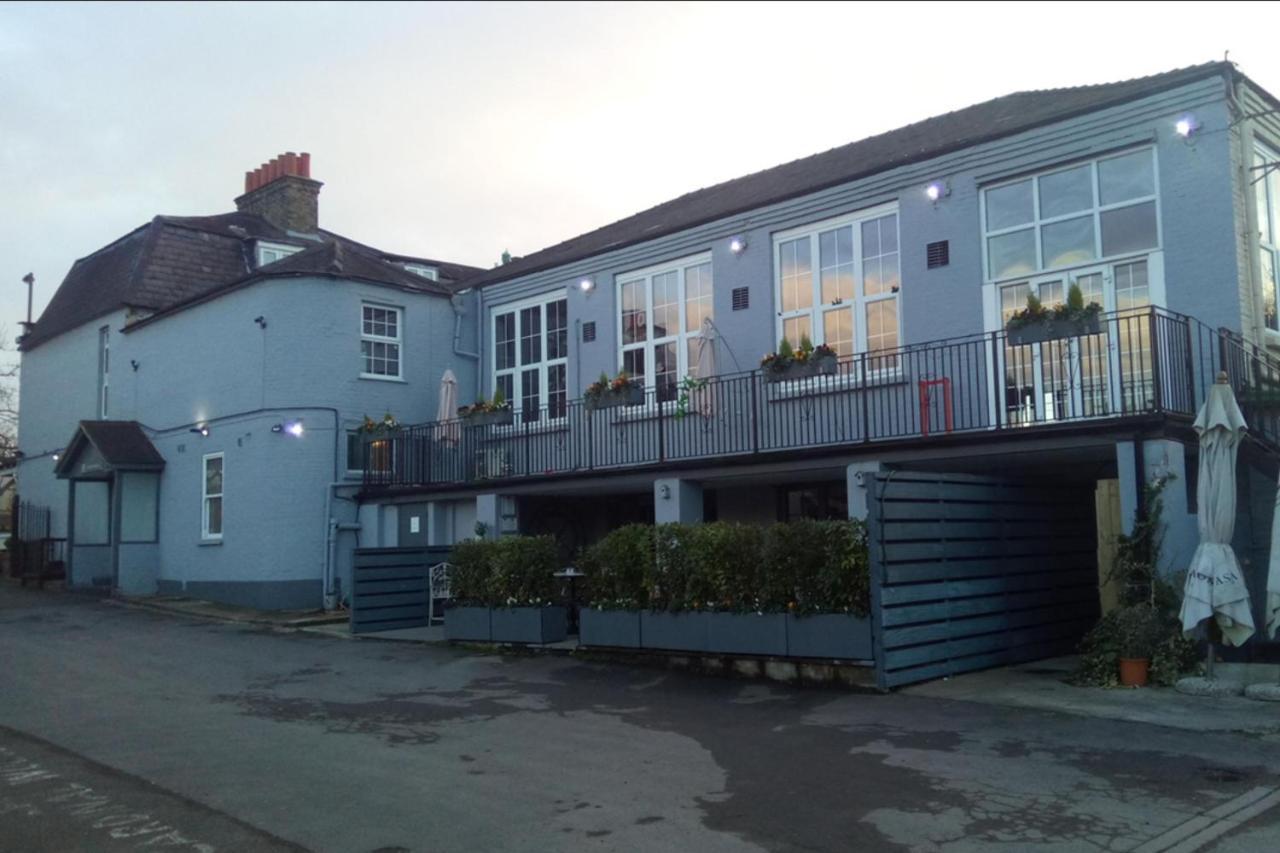 Hampton Court Hotel East Molesey Exterior photo